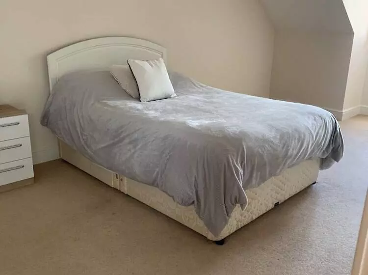 Captivating 4 Bed House In West Wales