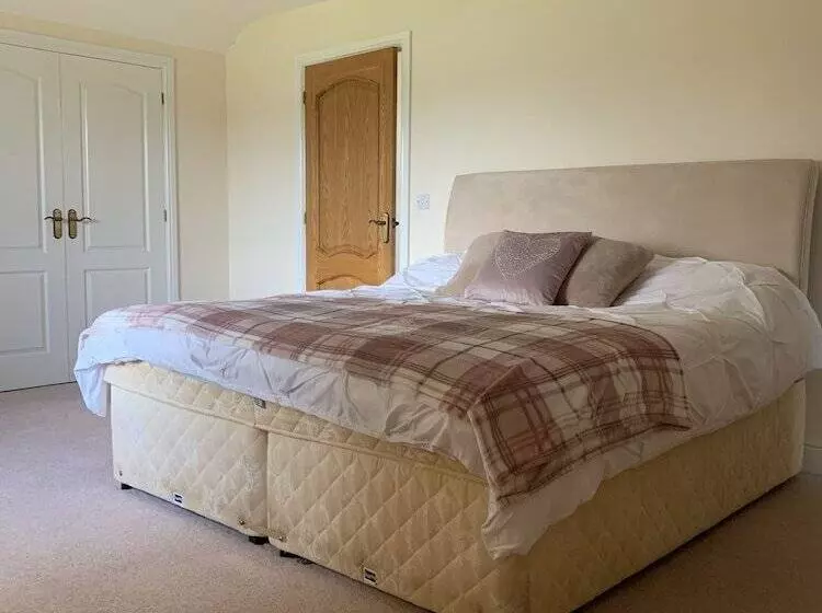 Captivating 4 Bed House In West Wales