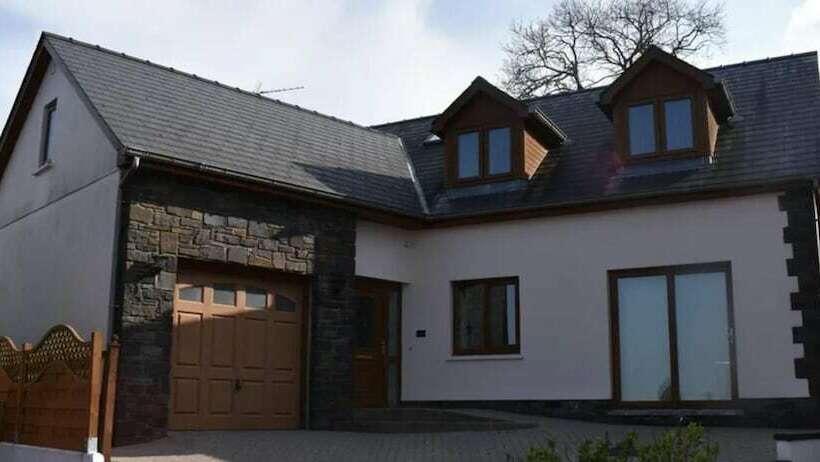 Captivating 4 Bed House In West Wales