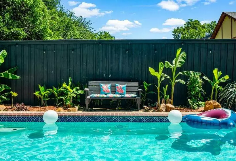 پانسیون Dallas Oak Lawn Oasis W/ Private Pool, Hot Tub