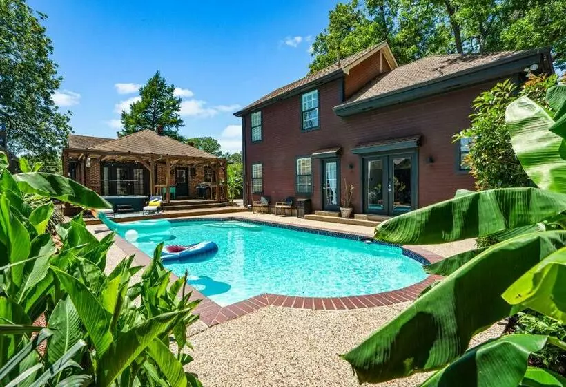 پانسیون Dallas Oak Lawn Oasis W/ Private Pool, Hot Tub