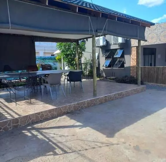 پانسیون Universe Guesthouse