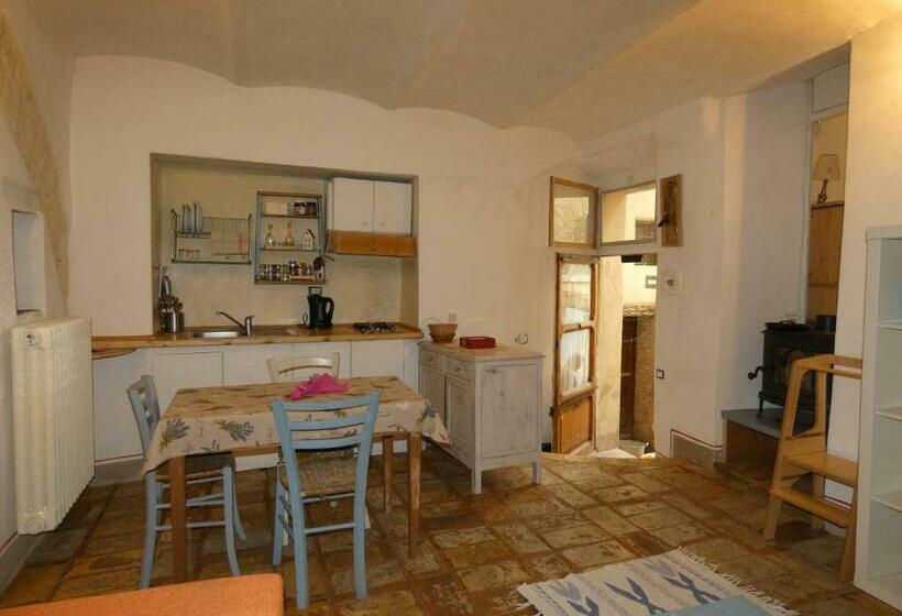 Scappo In Umbria, Nido Cruxburgi