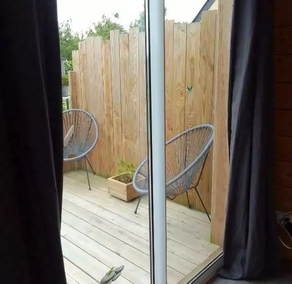 Tiny House Dans Jardin Arboré