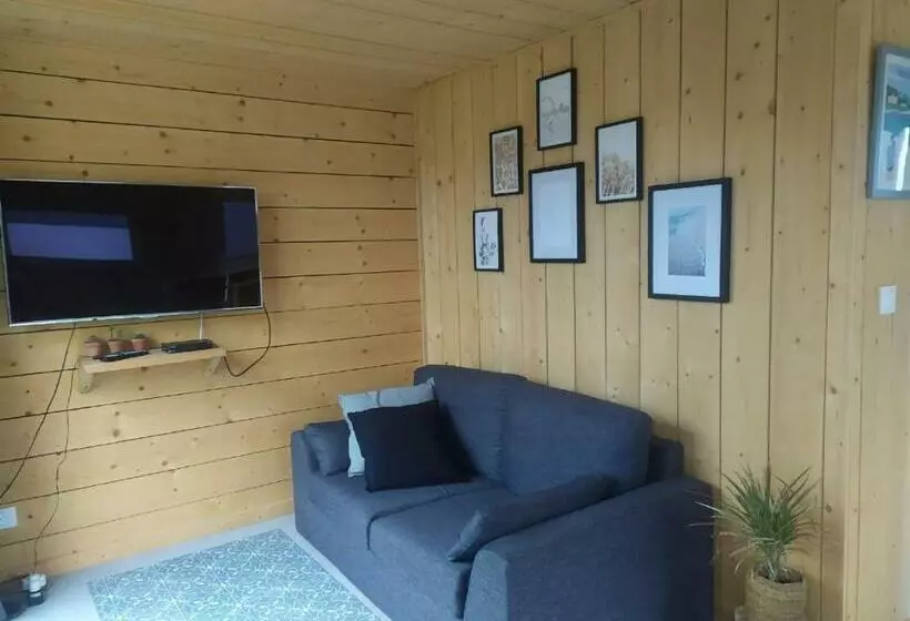 Tiny House Dans Jardin Arboré