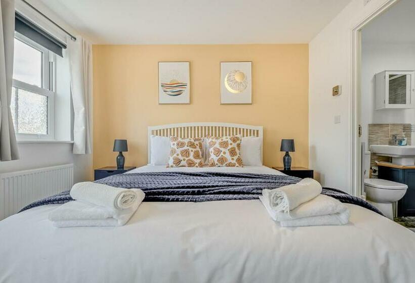 Stunning Family Friendly Home Free Parking