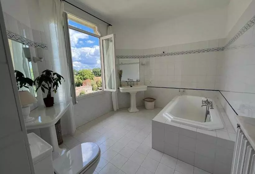 La Madeleine, Nichée Au Cœur De Saint émilion