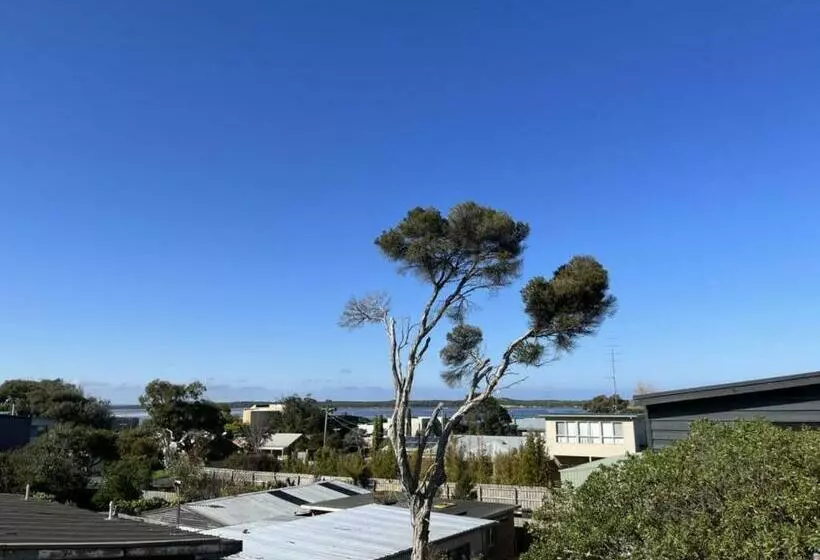 Luxury On Bayview Wifi Linen Included