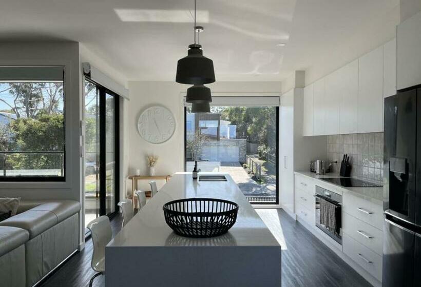 Luxury On Bayview Wifi Linen Included