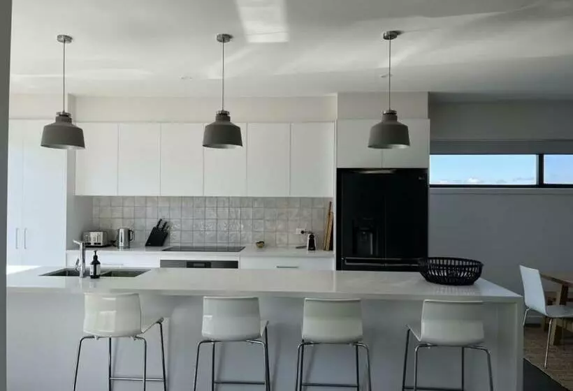 Luxury On Bayview Wifi Linen Included