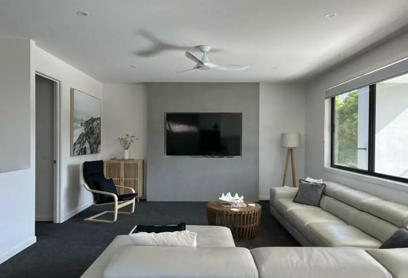 Luxury On Bayview Wifi Linen Included