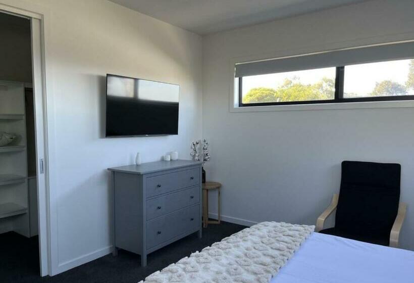 Luxury On Bayview Wifi Linen Included