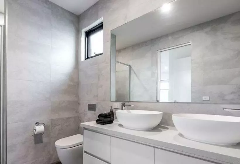 Luxury On Bayview Wifi Linen Included