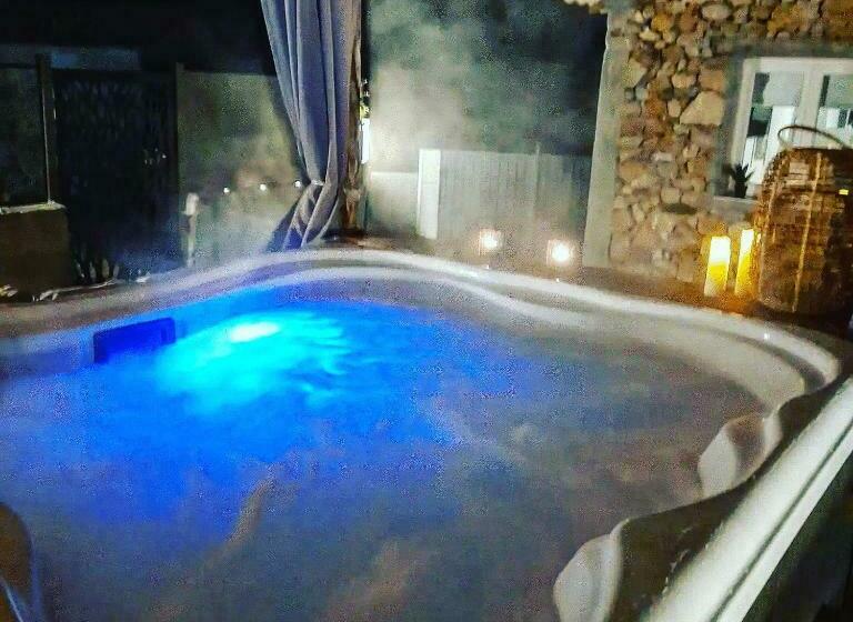 L Antre Deux Pierres, Charme,, Jacuzzi, Braséro, Planche Apéritive