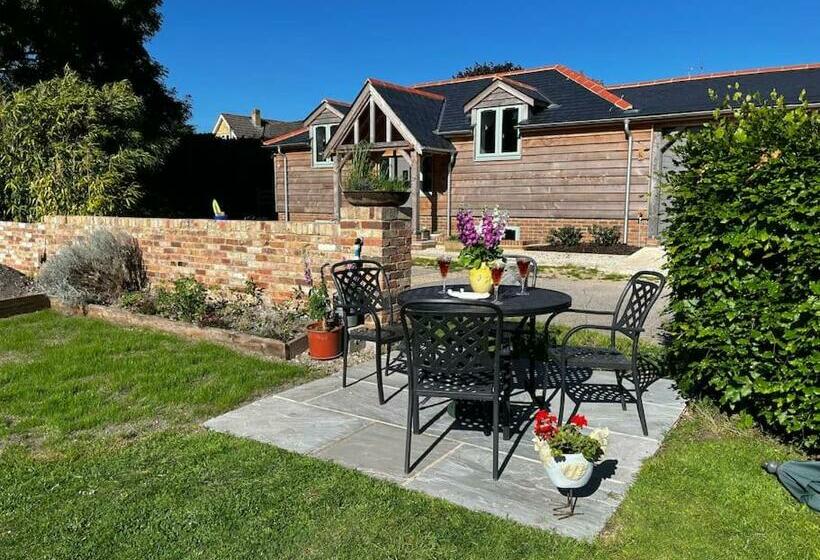 Byre   Farm Cottage On 9 Acre Equestrian Small Holding