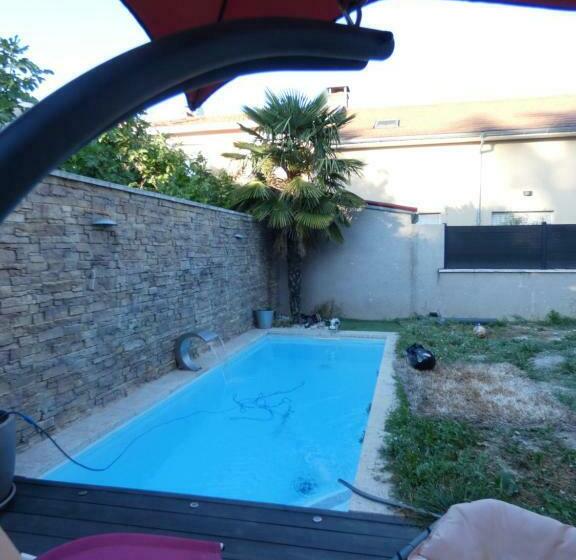 Maison Moderne Et Spacieuse Avec Piscine