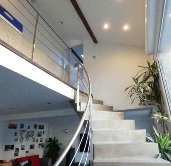 Maison Moderne Et Spacieuse Avec Piscine