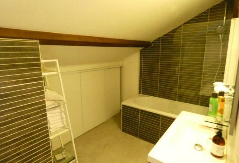 Maison Moderne Et Spacieuse Avec Piscine