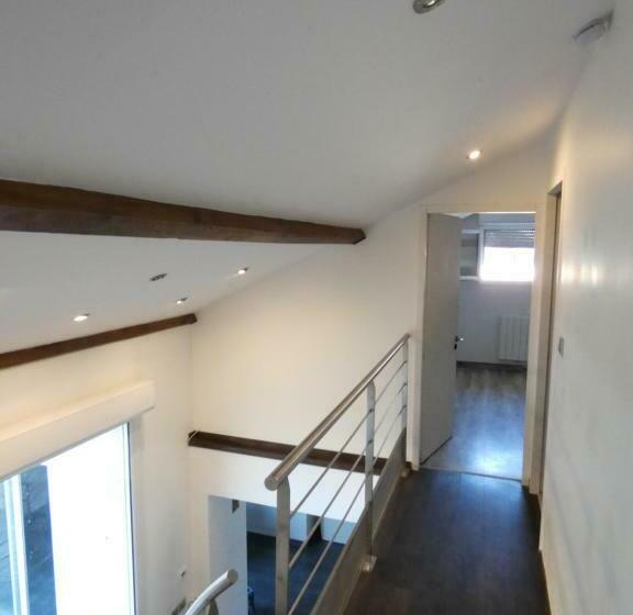 Maison Moderne Et Spacieuse Avec Piscine