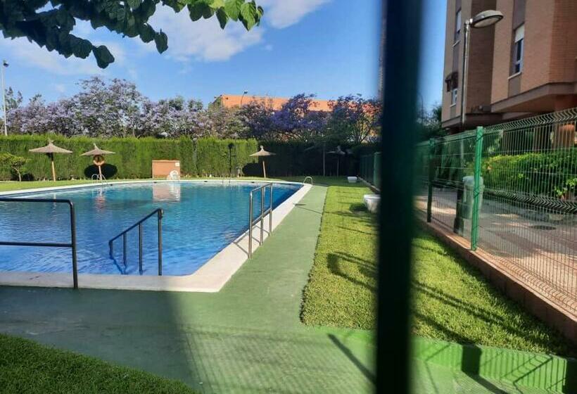 Super Appartement Avec Piscine Commune Et Jardin