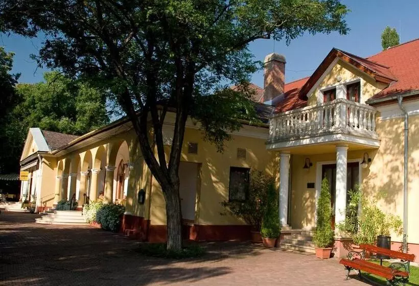 Geréby Kúria Hotel és Lovasudvar