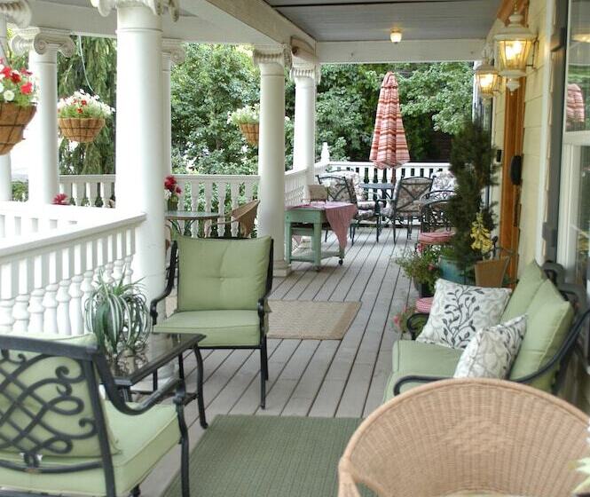 בית מלון כפרי Big Yellow Inn