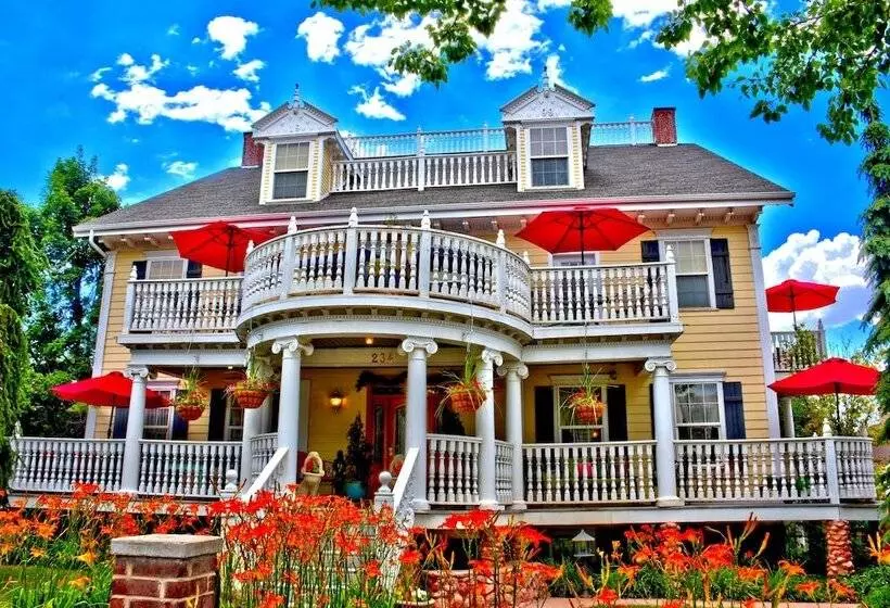 בית מלון כפרי Big Yellow Inn