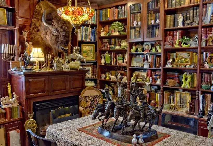 בית מלון כפרי Big Yellow Inn