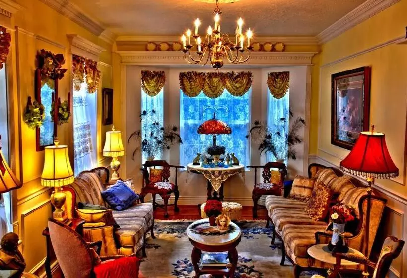 בית מלון כפרי Big Yellow Inn