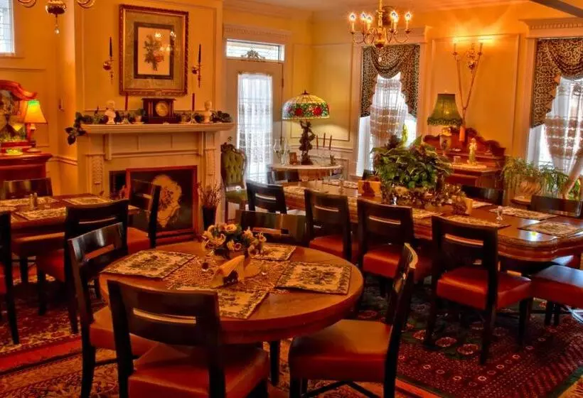 בית מלון כפרי Big Yellow Inn