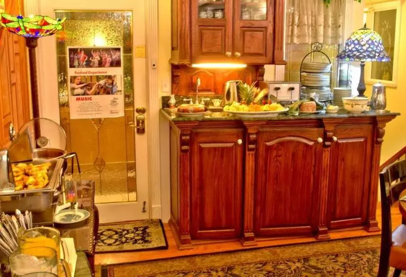 בית מלון כפרי Big Yellow Inn