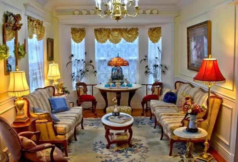 בית מלון כפרי Big Yellow Inn