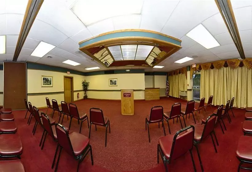 酒店 Days Inn By Wyndham Oil City Conference Center