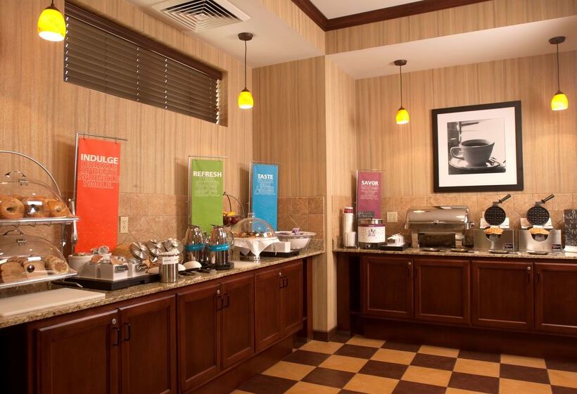 호텔 Hampton Inn Tomah