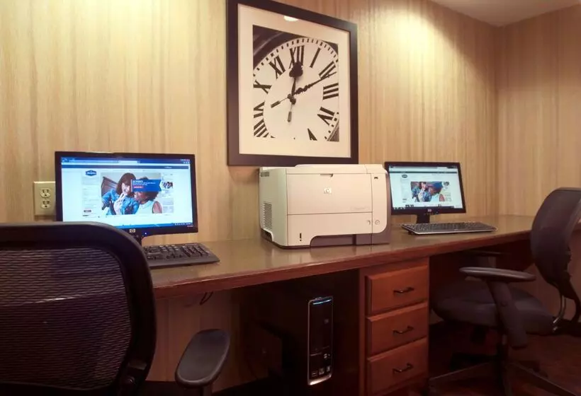 Отель Hampton Inn Tomah