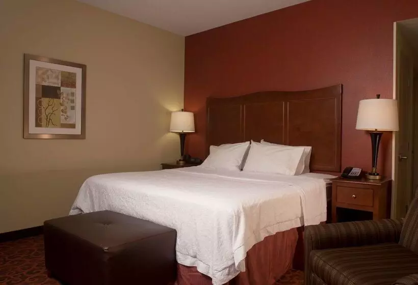 Отель Hampton Inn Tomah