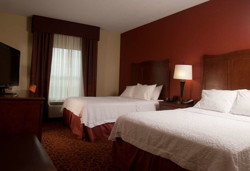 호텔 Hampton Inn Tomah