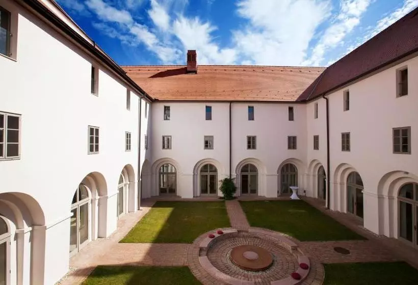 בית מלון כפרי Sopron Monastery