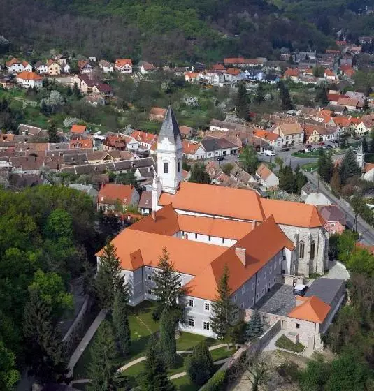בית מלון כפרי Sopron Monastery