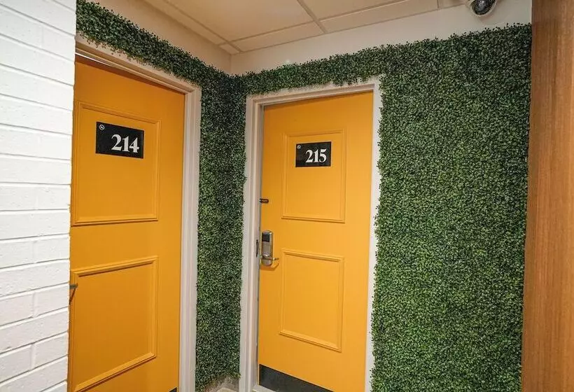 ホテル The Boulevard