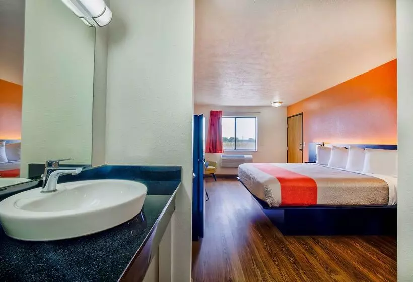 Motel 6 Percival, Ia