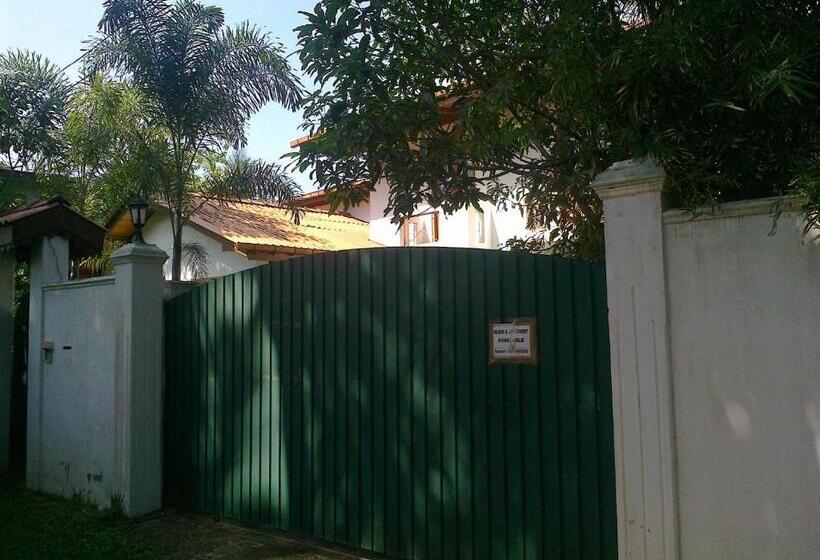 منتجع Roman Beach