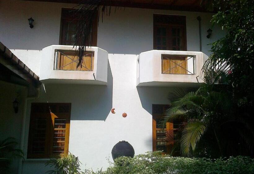 منتجع Roman Beach