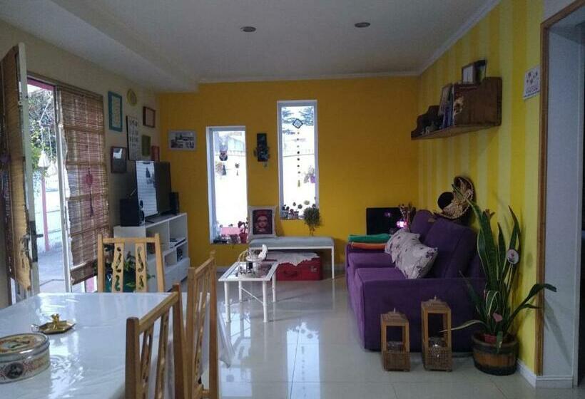 Casa Alegre Con Luz Propia !