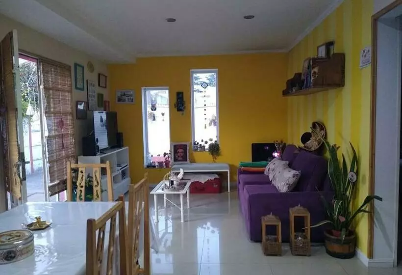 Casa Alegre Con Luz Propia !