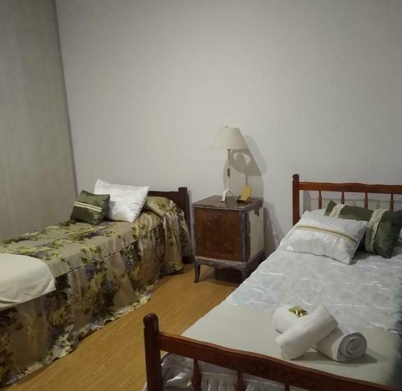 Casa Alegre Con Luz Propia !