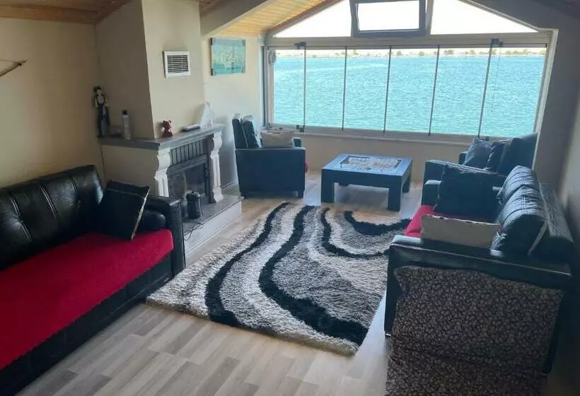 Deniz Kenarı Villa