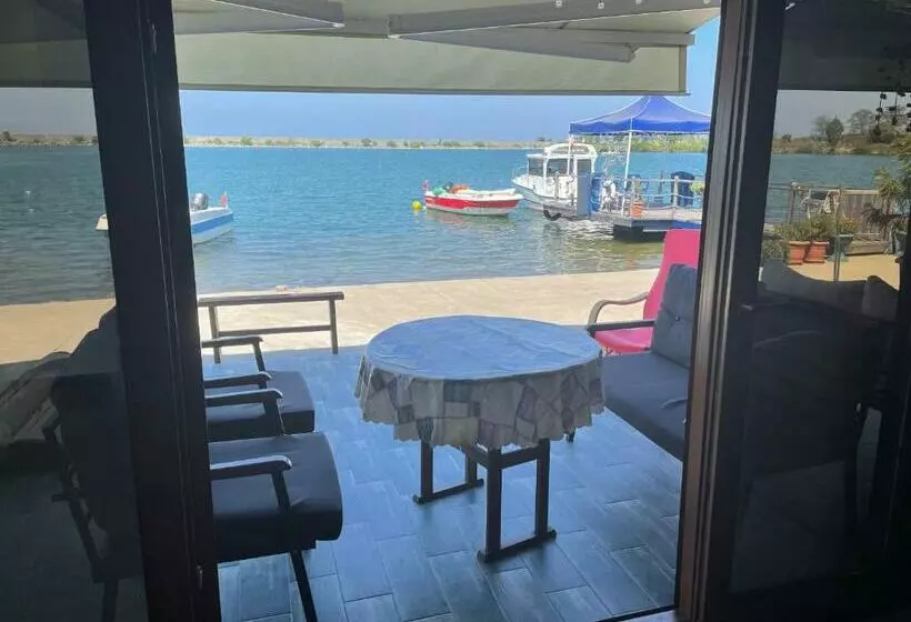 Deniz Kenarı Villa