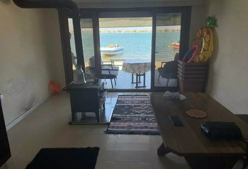 Deniz Kenarı Villa