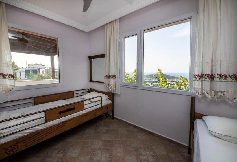 House With Amazing Sea View And Pool In Gumusluk